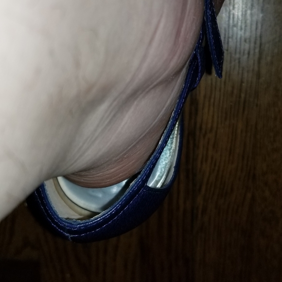 Carolina Cruz Blue Faux Wood Heel Sandals - Picture 10 of 12